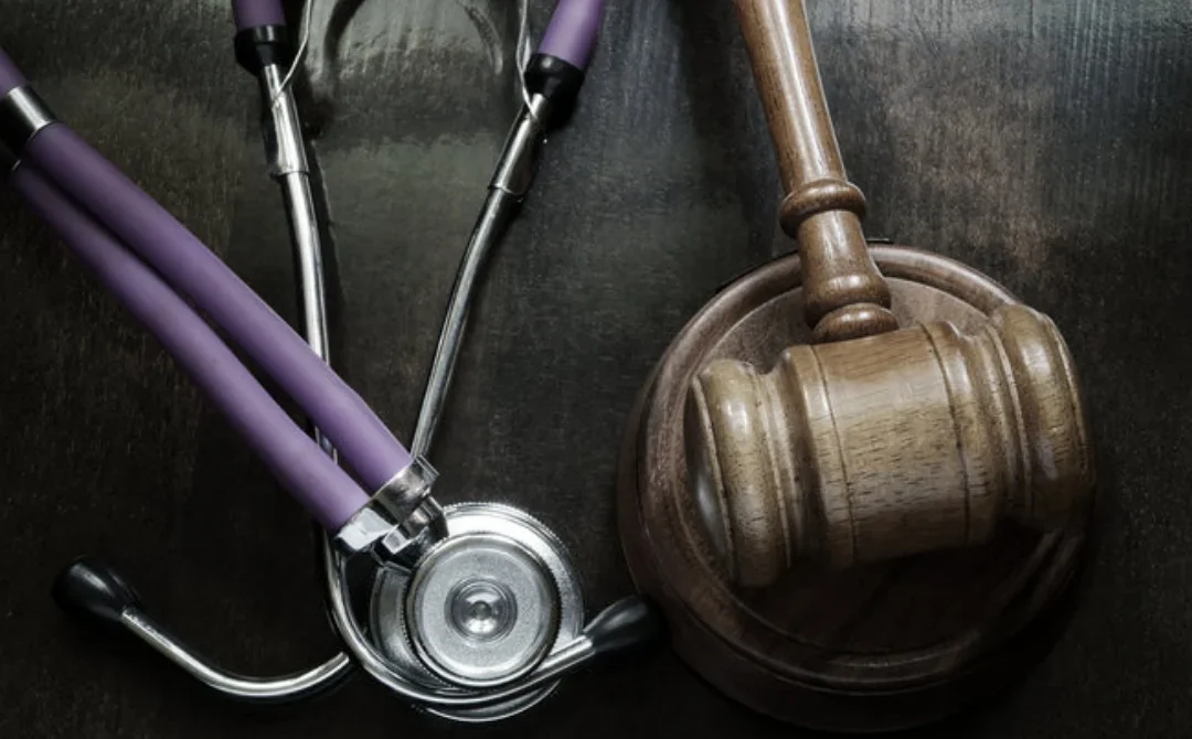 What Does a Miami Medical Malpractice Attorney Do and When Should You Hire One?